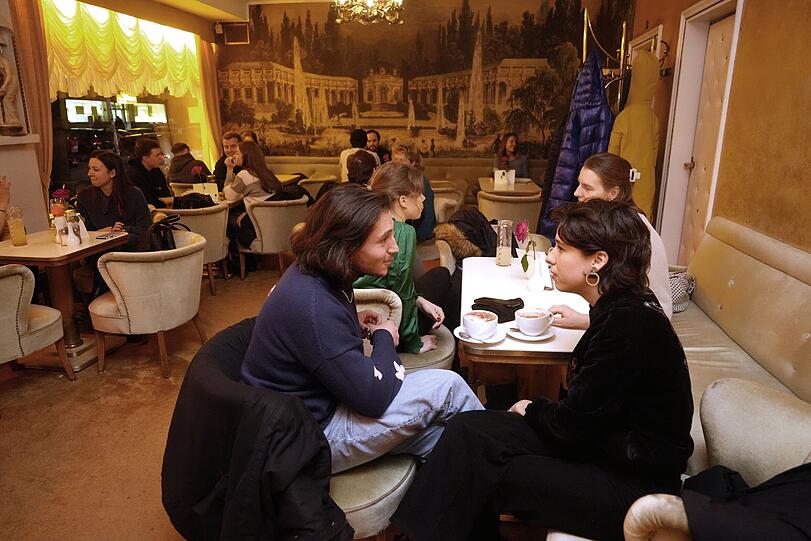 Das Café Jasmin existiert ziemlich genau so (beinahe) unverändert seit den 1950er Jahren.