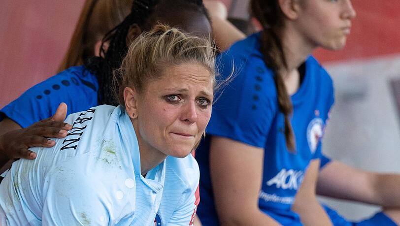 Anna Wellmann von Potsdam weint nach dem Spiel.