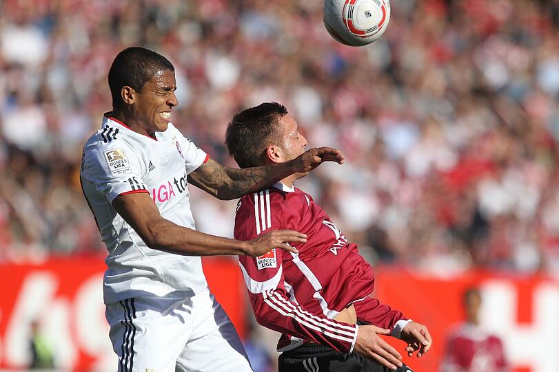 LUIZ GUSTAVO: Hat sich wohl mittlerweile mit der Position des Innenverteidigers arrangiert, wurde eigentlich als Sechser oder für hinten links geholt. In Nürnberg sicher und souverän. Note 3