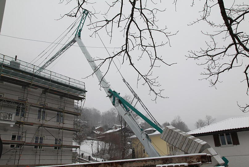 Weitere Bilder des umgestürzten Baukrans in Tegernsee