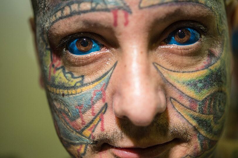 "Deine blauen Augen machen mich so sentimental": Tattoo-Künstler Rattoo.