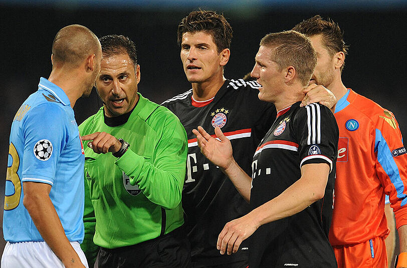 Olegario Benquerenca kenn keinen Spaß: Im Oktober 2011 verwarnte er im Spiel der Bayern gegen Neapel neun Spieler.