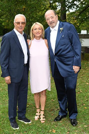 Franz Beckenbauer mit Frau Heidi und Ralph Siegel