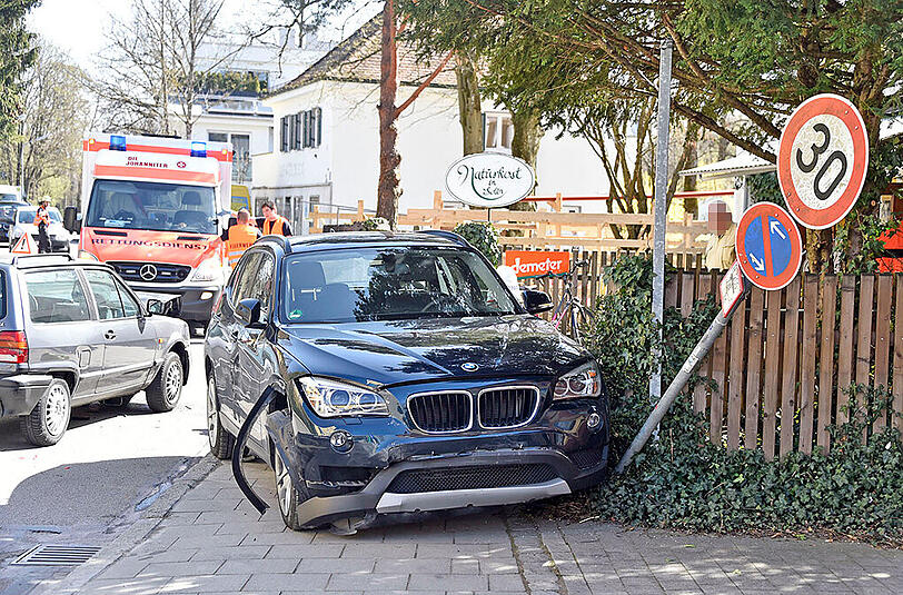 In Solln hat sich am Montag ein spektakulärer Unfall ereignet. Die Bilder.