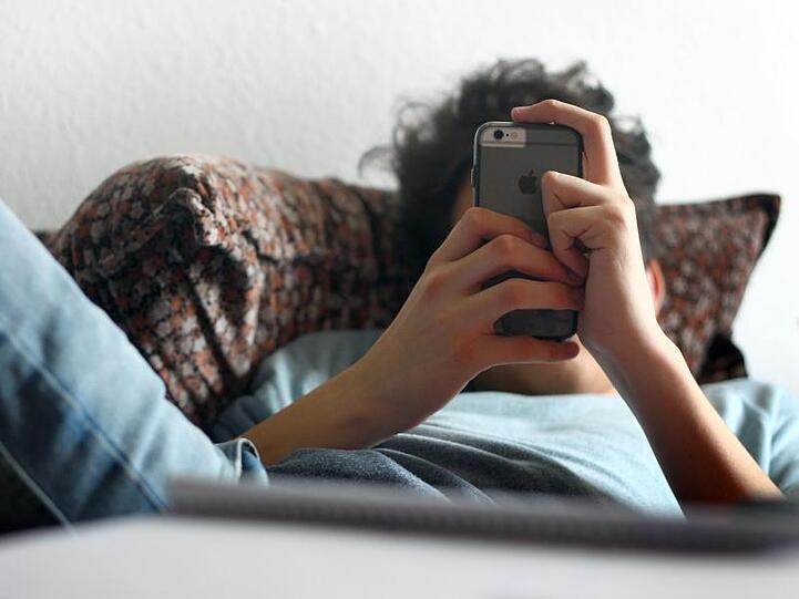 Die meisten Kinder und Jugendlichen interessieren sich einer Umfrage zufolge kaum für Nachrichten.
