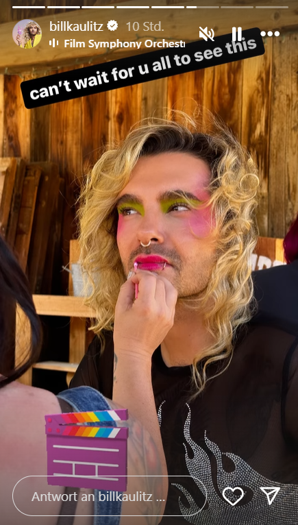 Bill Kaulitz wird für seine Rolle in einem Horrorfilm geschminkt.