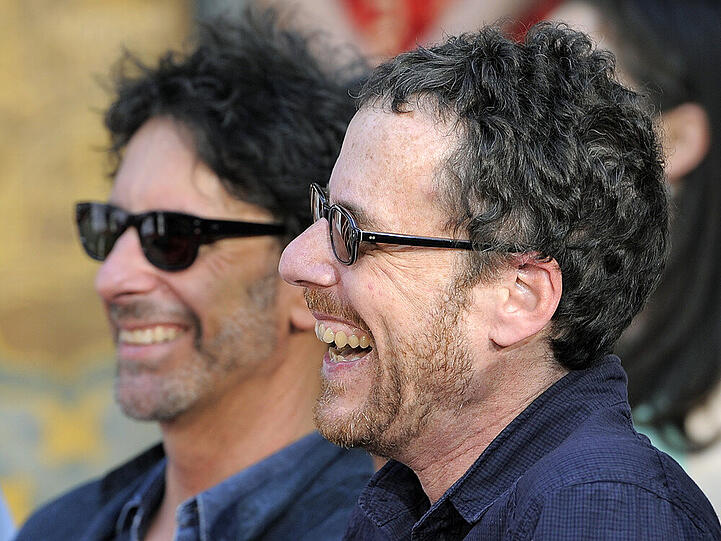 Joel (l.) und Ethan Coen haben diesmal in Cannes das Sagen