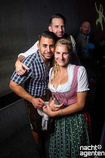 Etwas züchtiger, aber immer noch ganz schön sexy waren die After-Wiesn-Partys am Wochenende im Neuraum.