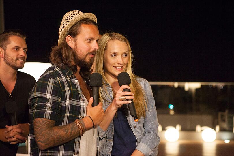 Die Bilder von der ausgelassenen Rooftop-Karaoke-Party.