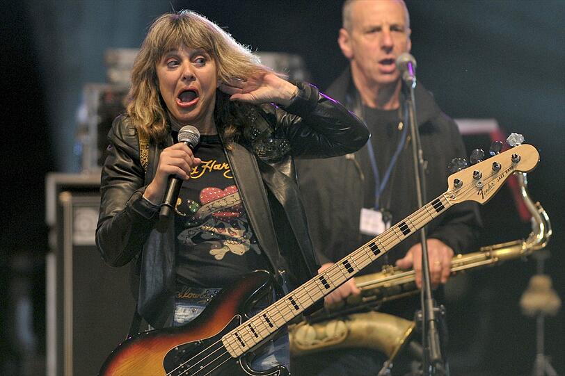 Die Sängerin und Bassistin Suzie Quatro.