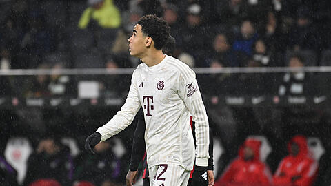 Wie bereits Jadon Sancho kam auch Jamal Musiala aus England nach Deutschland. Während der Ex-Dortmunder allerdings bei United mittlerweile auf dem Abstellgleis steht, gilt Musiala als Hoffnungsträger des FC Bayern und des DFB.