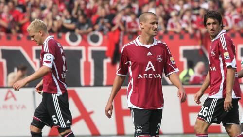Einer, der den Laden hinten dicht machen soll und zwei, die für zusätzliche Sicherheit im Mittelfeld sorgen sollen: Kapitän Andy Wolf (links) und Peer Kluge (M.) und Thomas Broich. Einer, der den Laden hinten dicht machen soll und zwei, die für zusätzliche Sicherheit im Mittelfeld sorgen sollen: Kapitän Andy Wolf (links) und Peer Kluge (M.) und Thomas Broich.