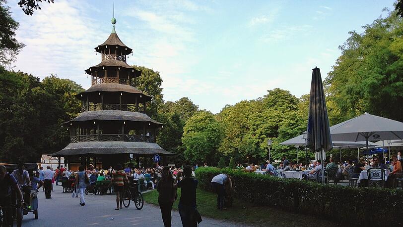 Der Chinesische Turm Ende August. Der Chinesische Turm Ende August.