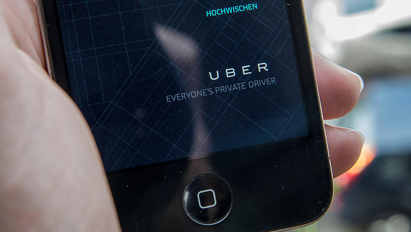 Die Frau hatte sich ein Uber-Taxi bestellt, war aber ins falsche Auto eingestiegen (Symbolbild). Die Frau hatte sich ein Uber-Taxi bestellt, war aber ins falsche Auto eingestiegen (Symbolbild).
