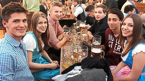 Hoch die Krüge heißt es auch heuer wieder beim Truderinger Volksfest.