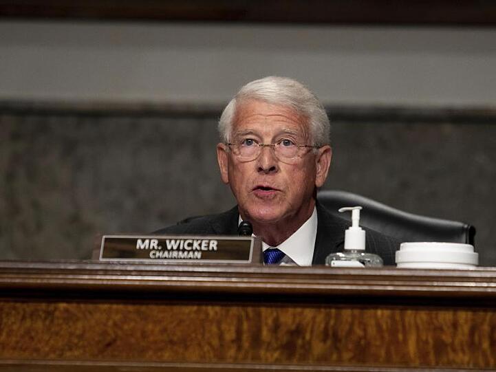 Roger Wicker, Senator des Bundesstaats Mississippi und Vorsitzender des Ausschusses für Handel, Wissenschaft und Verkehr, spricht bei der Senatsanhörung.
