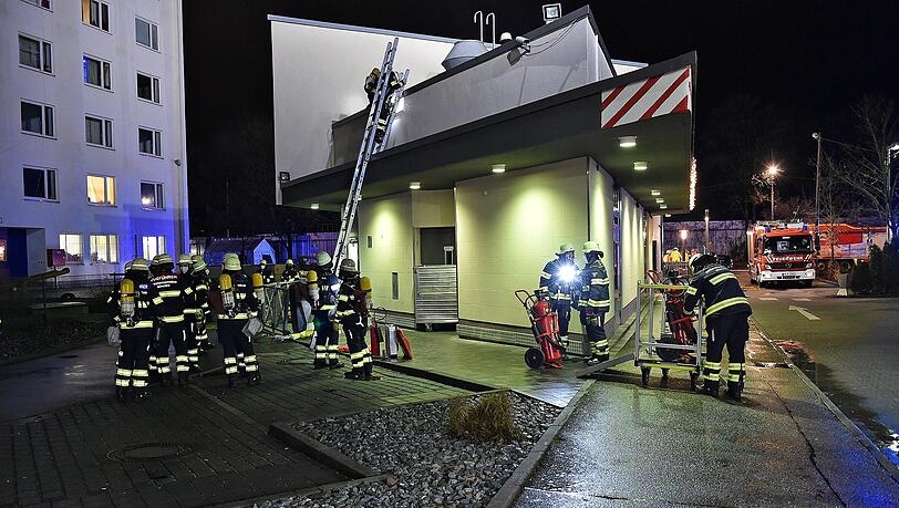 Ein Großaufgebot von Feuerwehr und Rettungsdienst war im Einsatz. Ein Großaufgebot von Feuerwehr und Rettungsdienst war im Einsatz.