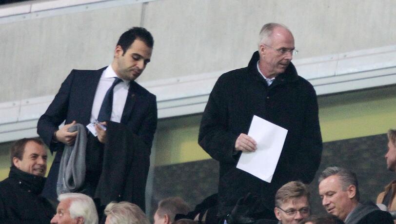Mitten in der Debatte um die Trainerfrage bei 1860 sah es dann auf einmal doch so aus, als würde Sven-Göran Eriksson Trainer der Löwen? Mitten in der Debatte um die Trainerfrage bei 1860 sah es dann auf einmal doch so aus, als würde Sven-Göran Eriksson Trainer der Löwen?