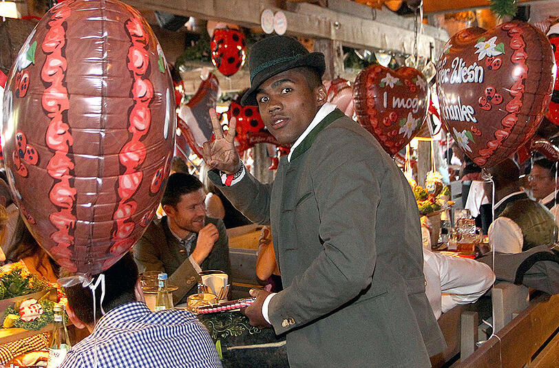 Douglas Costa benutzt Deutsch nur im Umgang mit Frauen.
