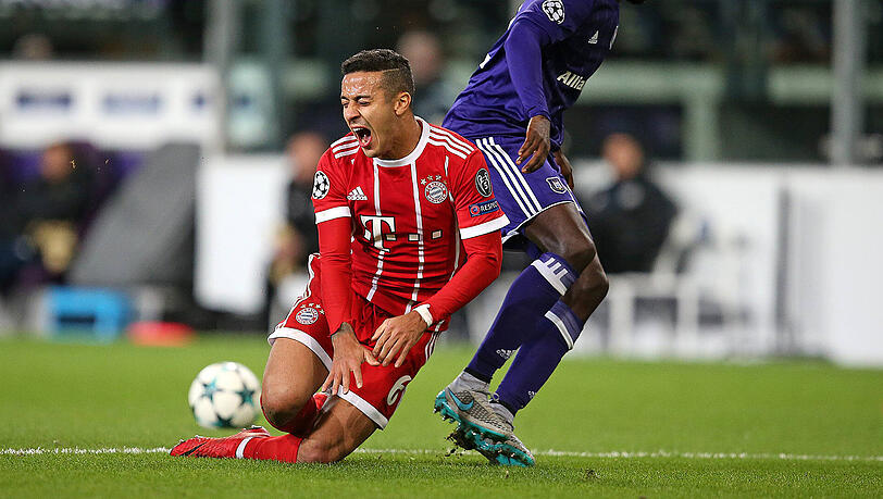 Erneut außer Gefecht gesetzt: Thiago zieht sich in der Champions League beim RSC Anderlecht eine schwere Muskelverletzung zu und wird wohl monatelang ausfallen. Erneut außer Gefecht gesetzt: Thiago zieht sich in der Champions League beim RSC Anderlecht eine schwere Muskelverletzung zu und wird wohl monatelang ausfallen.