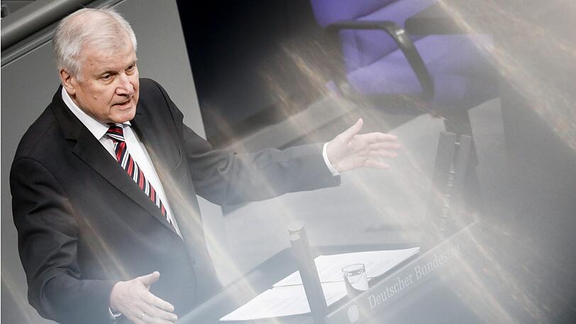 Horst Seehofer (CSU), Bundesminister für Inneres, Heimat und Bau bei seiner ersten Regierungserklärung im neuen Amt.