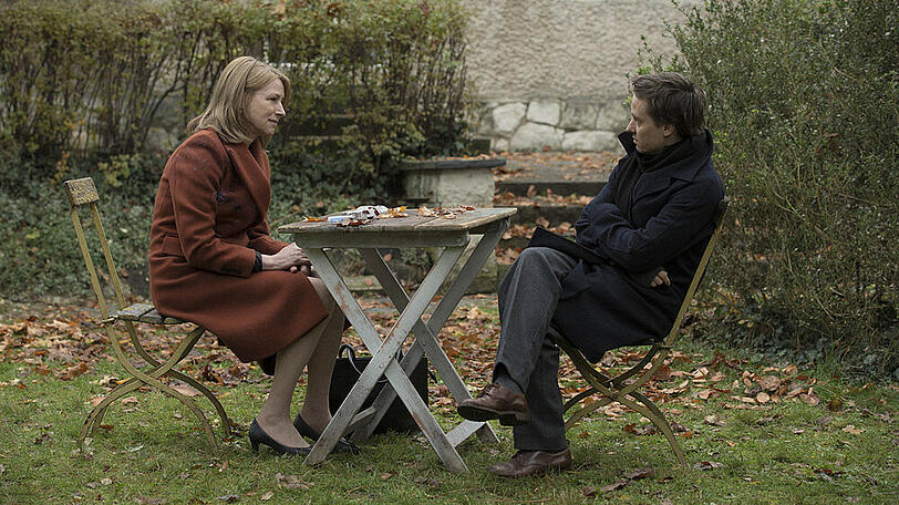 Nach vielen Wochen ohne Kontakt treffen Lara (Corinna Harfouch) und Sohn Viktor (Tom Schilling) wieder aufeinander