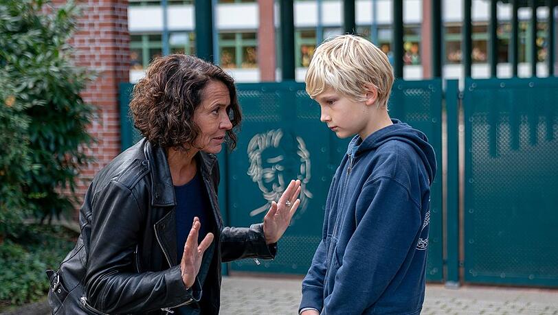 "Tatort: Marlon": Traut sich der Schüler Pit (Finn Lehmann), Lena Odenthal (Ulrike Folkerts) von seinem Streit mit Marlon zu erzählen?