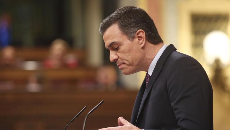 Pedro Sánchez, der geschäftsführende Ministerpräsident von Spanien, hält auf der Tribüne seine Rede während der ersten Sitzung des Abgeordnetenkongresses. Pedro Sánchez, der geschäftsführende Ministerpräsident von Spanien, hält auf der Tribüne seine Rede während der ersten Sitzung des Abgeordnetenkongresses.
