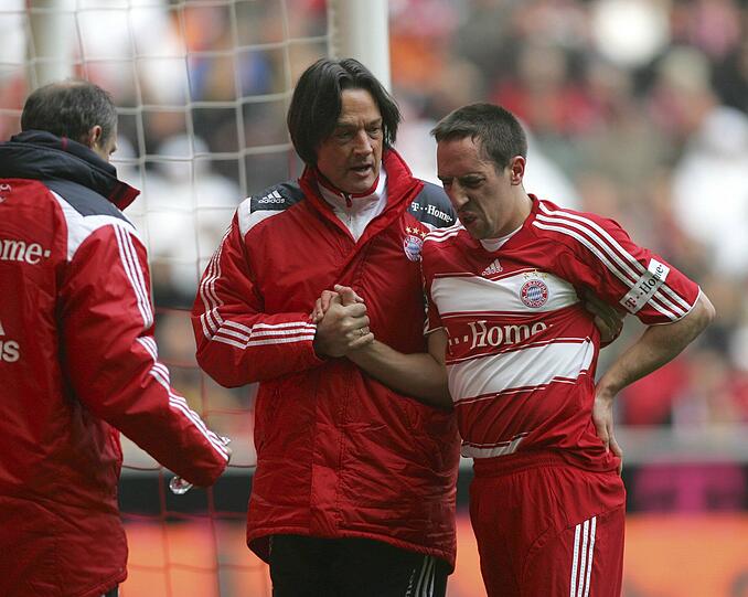 Ein aktueller Bayern-Star, der auch immer wieder wegen Problemen bei Müller-Wohlfahrt in Behandlung ist Franck Ribéry.