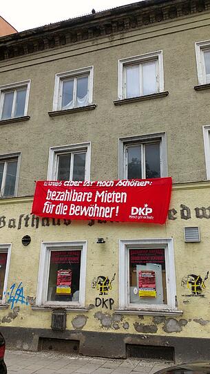 Die Aktivisten finden, dass bezahlbarer Wohnraum im Westend dringender gebraucht wird, als ein Hotel.