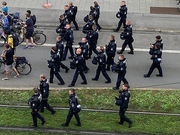 Polizisten bei den IAA-Protesten im Einsatz.