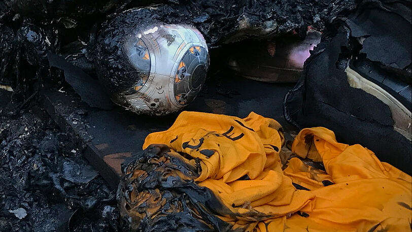 Beinahe die gesamte Ausrüstung, wie Bälle, Taschen oder Trikots, fielen den Flammen zum Opfer.