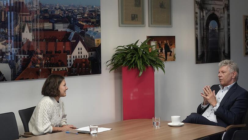 OB Dieter Reiter im Gespräch mit AZ-Rathausreporterin Christina Hertel.