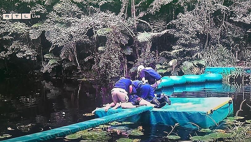 Gil Ofarim verungl&uuml;ckt bei der Dschungelpr&uuml;fung.