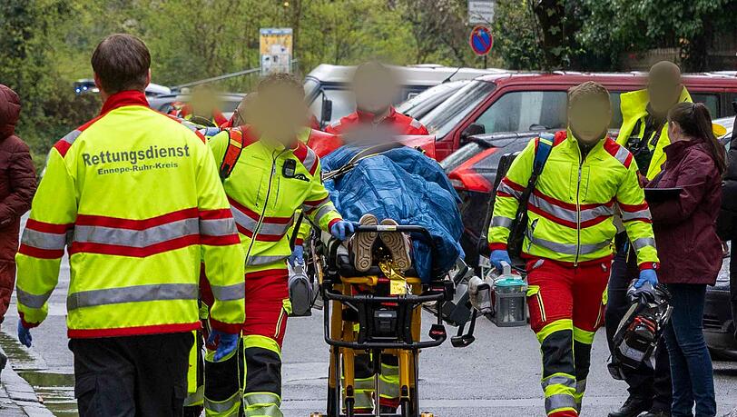 Der Verd&auml;chtige hat laut Polizei eine Frau und zwei Kinder verletzt, eines davon ist daraufhin verstorben.