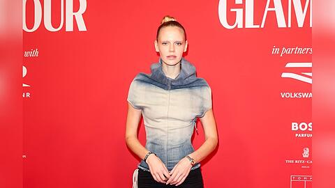 Sie kombiniert Fu&szlig;ball mit High Fashion: Laura Abla begeistert bei der WM mit pers&ouml;nlichen Looks.