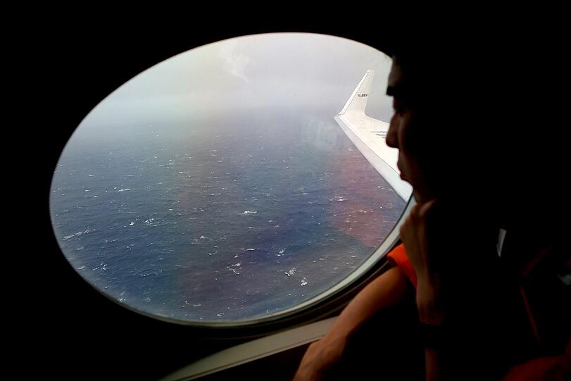Die Japanische Küstenwache hält Ausschau nach Wrackteilen der abgestürzten Malaysian Airlines-Maschine.