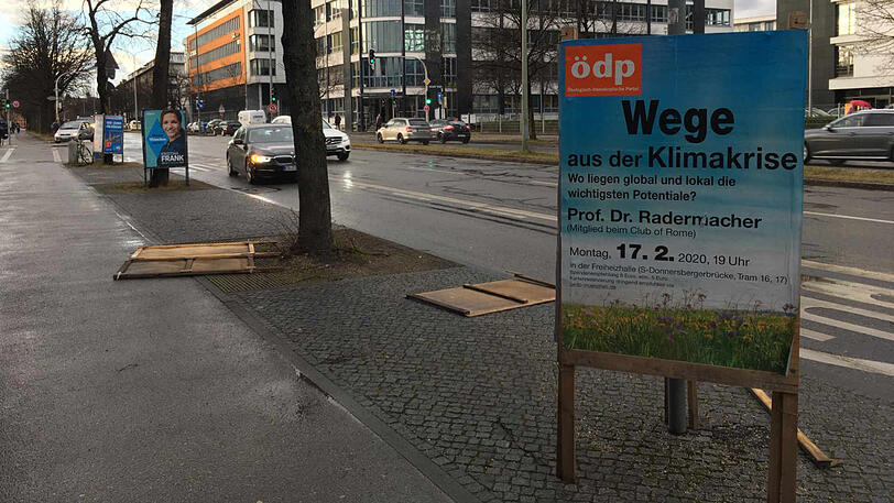 Viele Wahlplakate in der Stadt fielen dem Sturm zum Opfer - hier beispielsweise an der Aidenbachstraße.