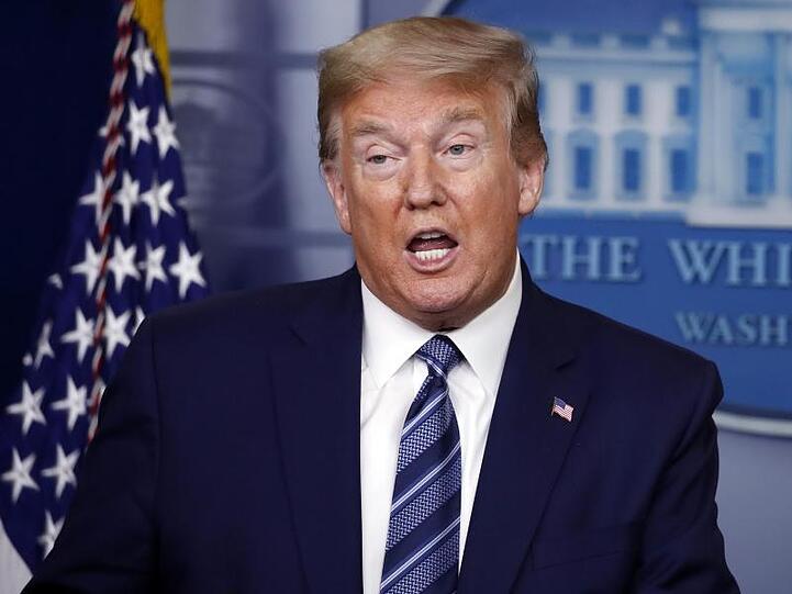 Nach Angaben von US-Präsident Trump soll die Begrenzung der Einwanderung in die USA zunächst für 60 Tage gelten.