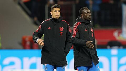 João Cancelo (l.) und Sadio Mané trafen zuletzt für ihre Nationalteams. Beim FC Bayern lief es für beide Top-Stars jedoch eher weniger rund.