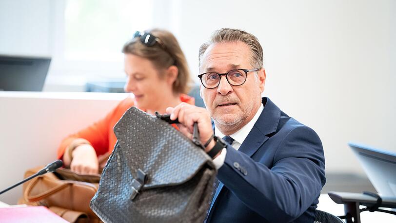 Der einst fr&uuml;here FP&Ouml;-Chef Strache bestreitet die Vorw&uuml;rfe.