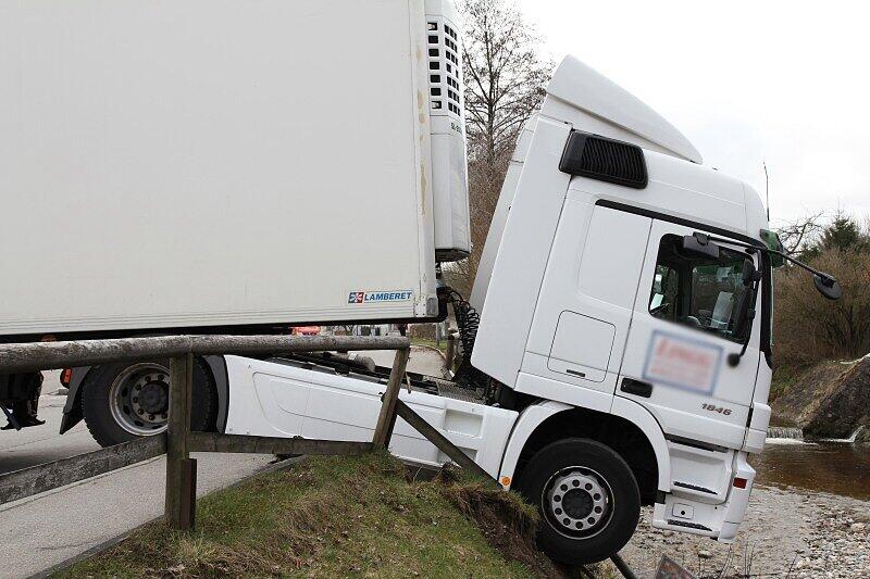 Der Fahrer hatte vergessen die Handbremse anzuziehen.