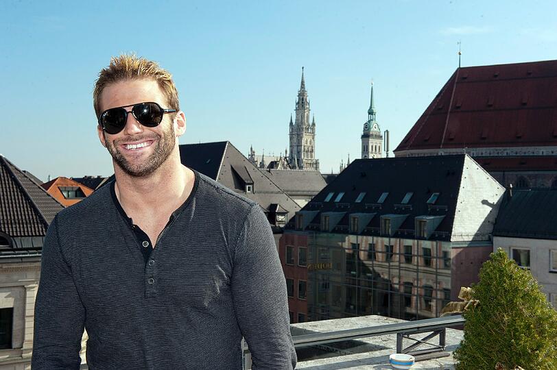 Zack Ryder über den Dächern Münchens