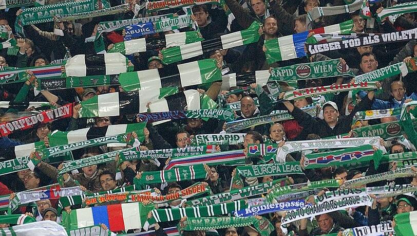 Anhänger von Rapid Wien - nicht immer so friedlich wie auf diesem Bild. Anhänger von Rapid Wien - nicht immer so friedlich wie auf diesem Bild.