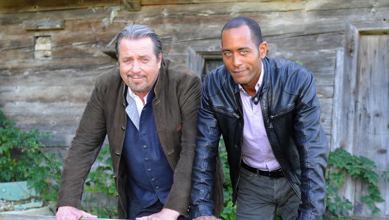Andreas Giebel (l) und Peter Marton stehen am Set von "Watzmann ermittelt". Foto: Ursula Düren/dpa/Archivbild Andreas Giebel (l) und Peter Marton stehen am Set von "Watzmann ermittelt". Foto: Ursula Düren/dpa/Archivbild