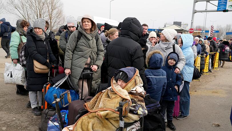Ukrainische Kriegsflüchtlinge kommen am Grenzübergang in Palanca/Moldawien an. Ukrainische Kriegsflüchtlinge kommen am Grenzübergang in Palanca/Moldawien an.