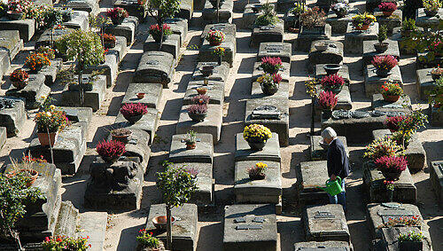 Der Tod ist ihr Geschäft - jetzt wurden zwei Bestattungsunternehmer zu Mördern. Der Tod ist ihr Geschäft - jetzt wurden zwei Bestattungsunternehmer zu Mördern.