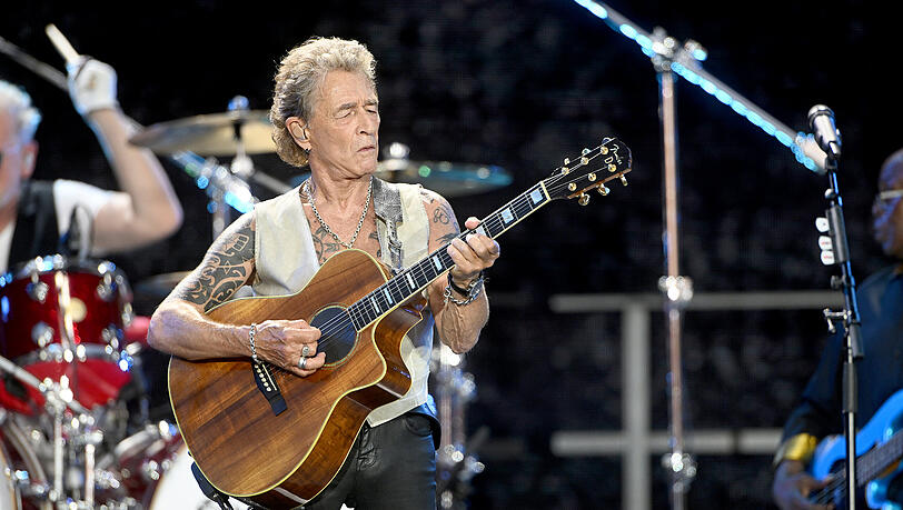 Peter Maffay live auf der Bühne auf dem Königsplatz in München.