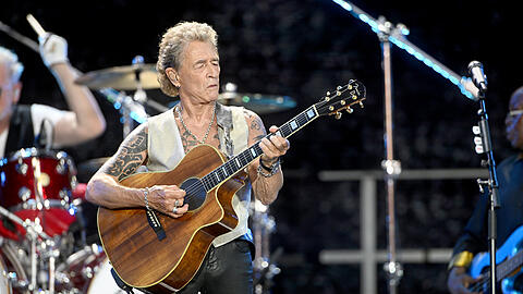 Peter Maffay live auf der Bühne auf dem Königsplatz in München.