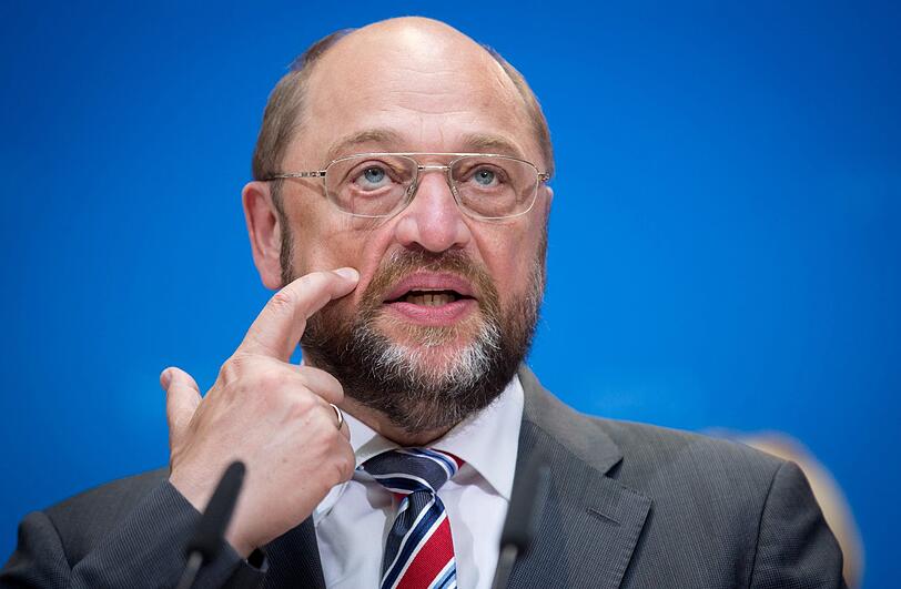 SPD-Spitzenkandidat Martin Schulz spricht am 26.05.2014 im Willy-Brandt-Haus in Berlin am Tag nach der Europawahl zu den Parteianhängern.